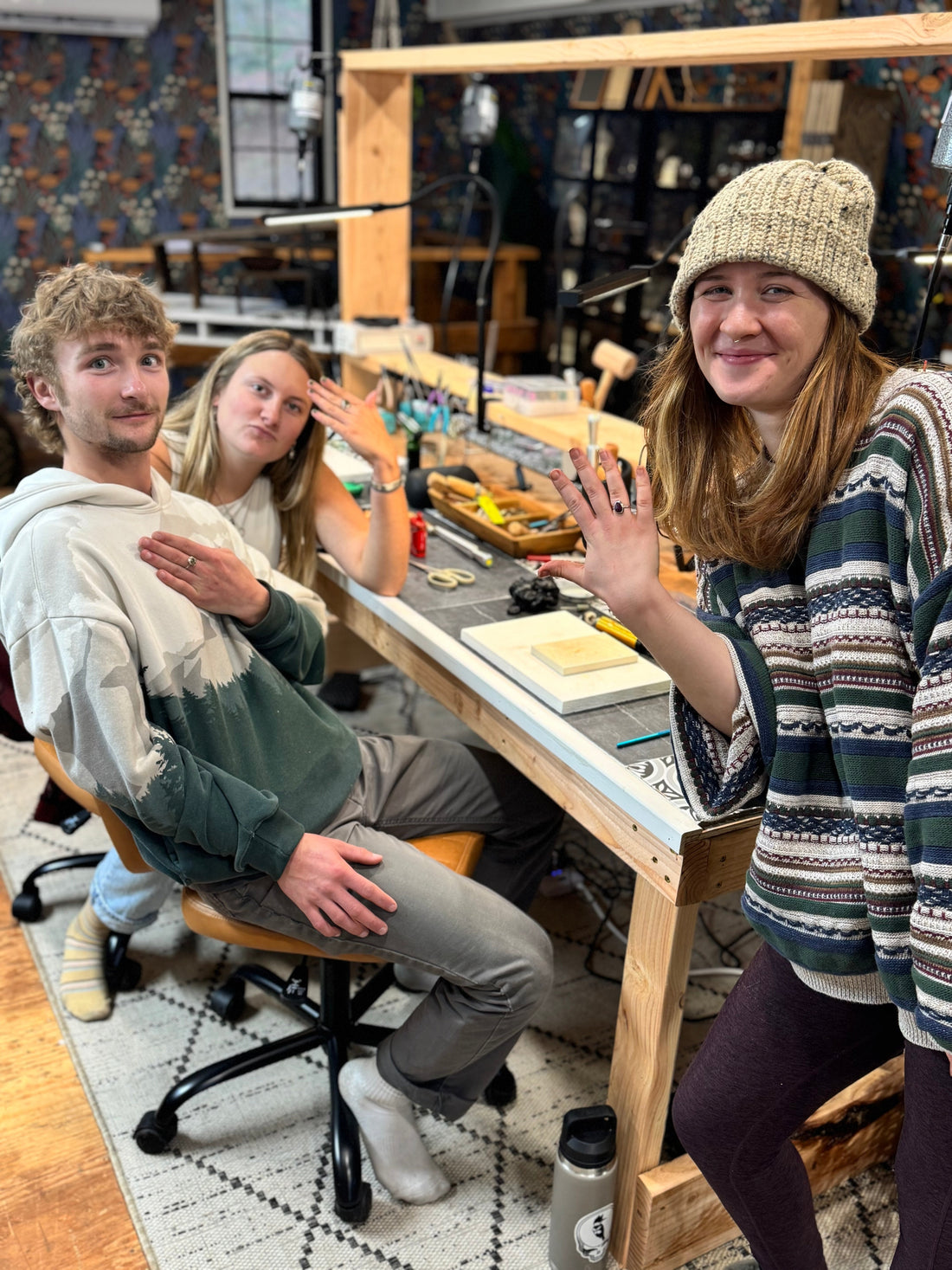 For couples, a ring making workshop can be a bonding activity. It's a chance to create something beautiful together. No prior experience is needed. Professional jewelers guide you through the process, ensuring a memorable experience.